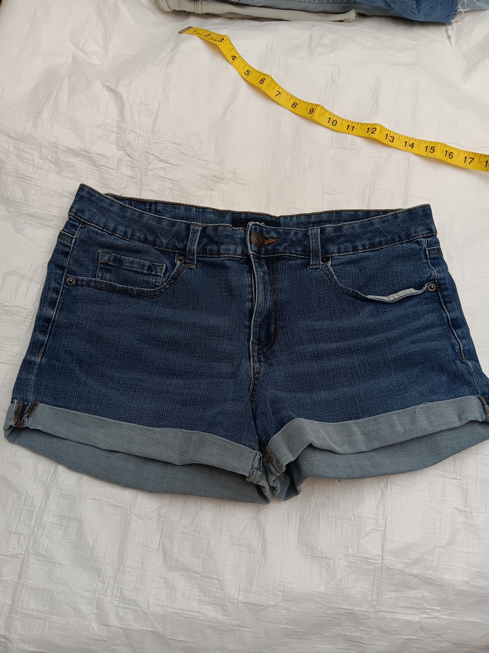 (SOLD)Aero - brand women's dark denim roll-cuff jean shorts